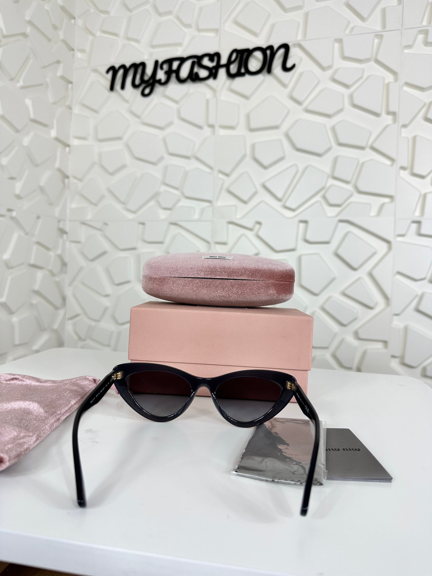 Occhiali da sole MIU MIU