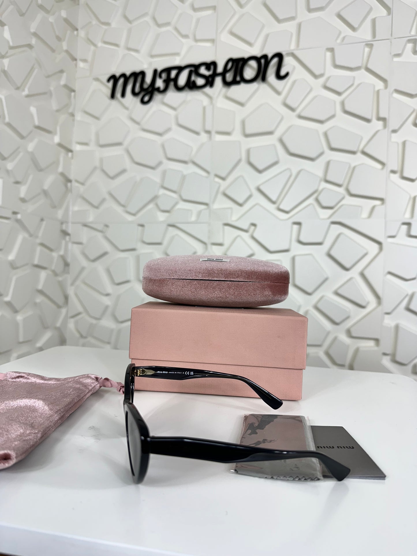 Occhiali da sole MIU MIU