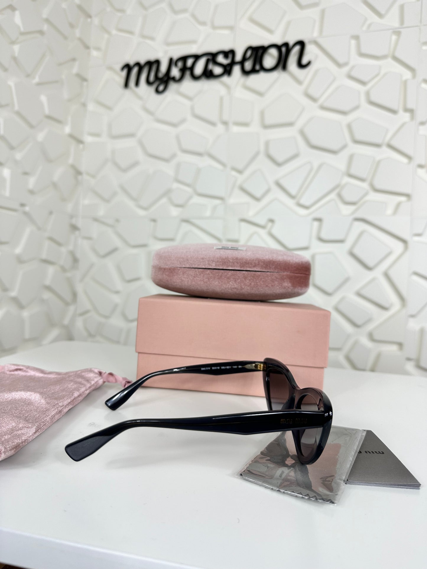 Occhiali da sole MIU MIU